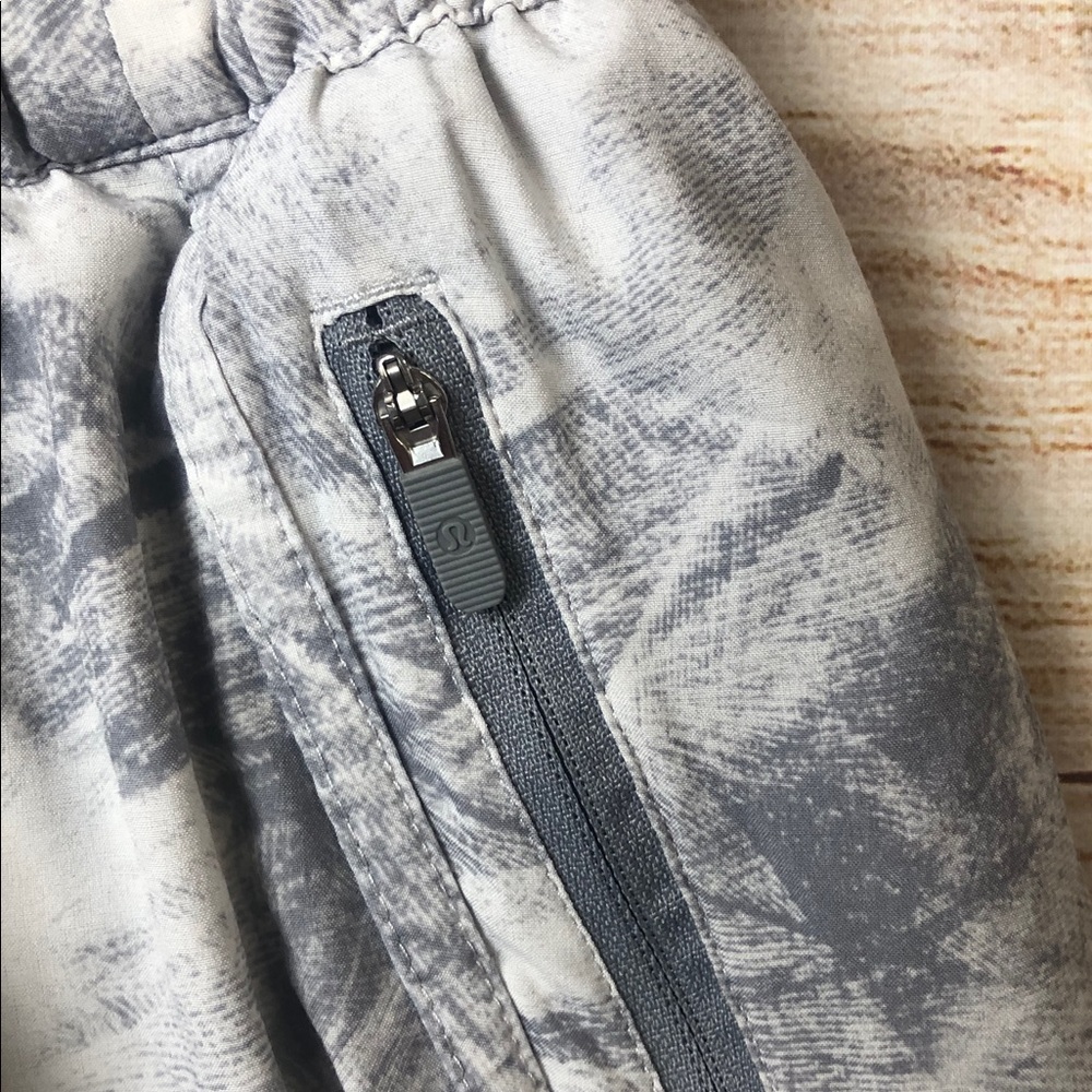 Lululemon Tracker‎ Short - Picture 2 of 8